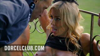 Sex am park mat enger Blondine MILF