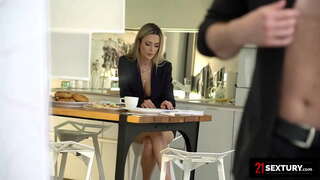 Romania Bayek Tresna Apik Assfucking Kanggo Miwiti Dina Dheweke