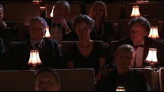 Celia Jones-lezbiyen-bir şişe ve bir beyzbol sopası ile kaba gösteri