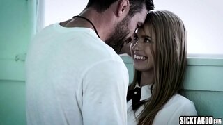 Sexy babe gesaugt großen harten penis