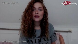 Calidum German amateur parvulus utitur adipem dildo ad tractum eius pussy stricta et gemit voce donec cums